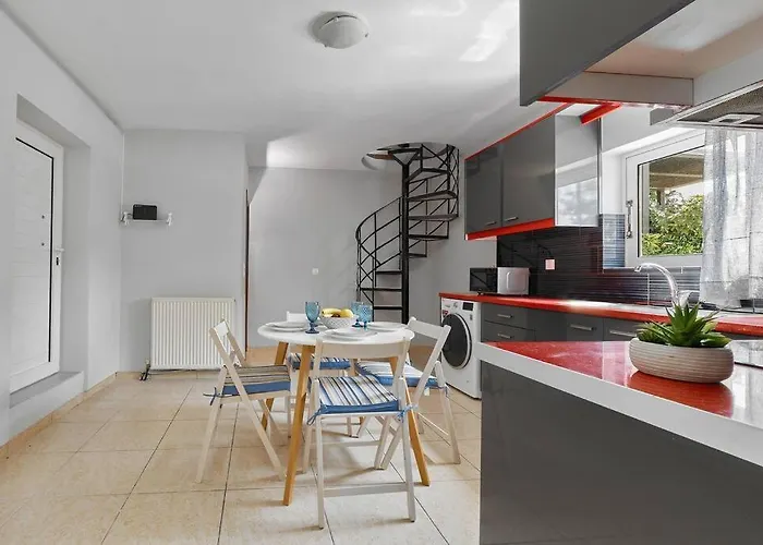 Beachside Apartment-pool-parking Apartment *